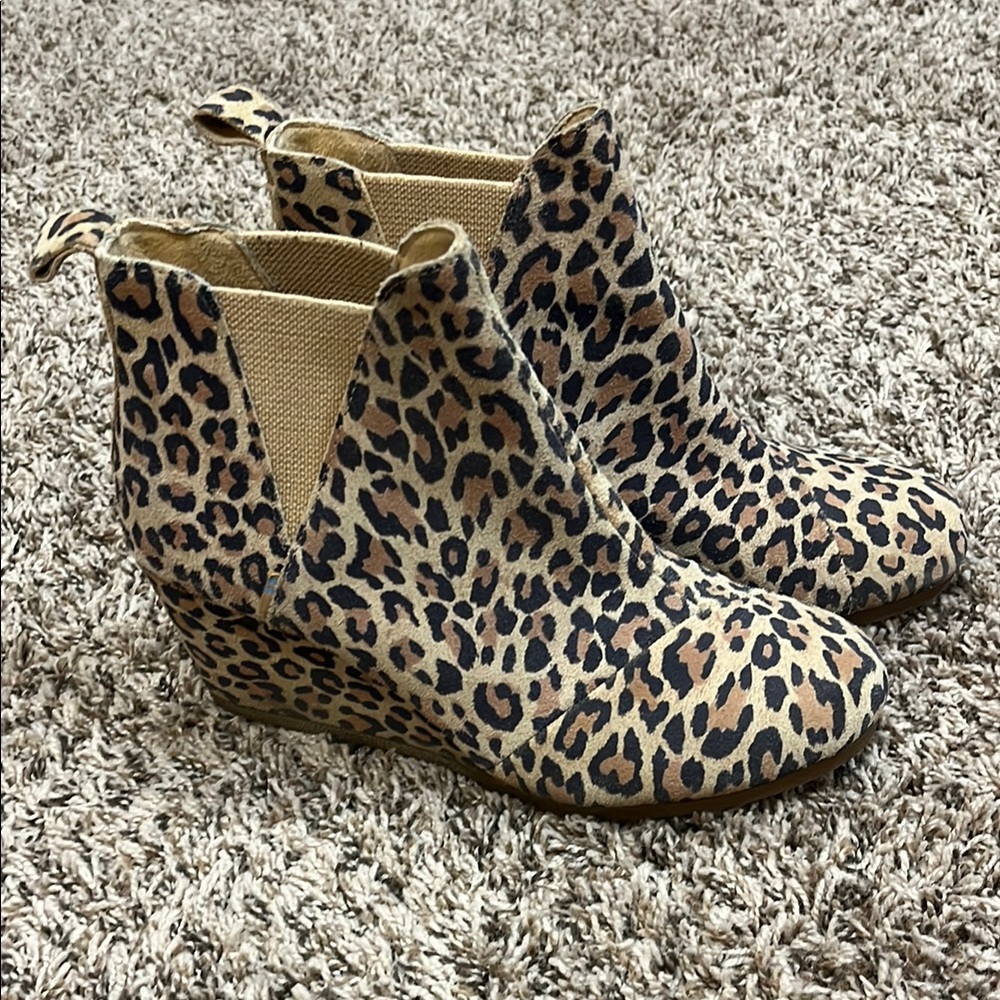 TOMS wedge booties 🖤